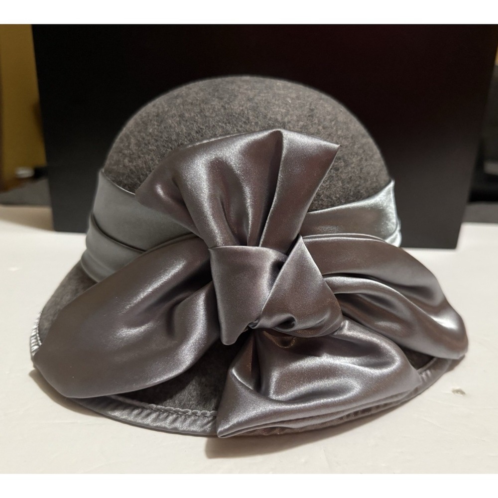 Gray Wool Cloche Hat w/ Satin Bow – Elegant Winter Style